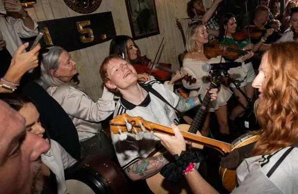 Ed having the craic